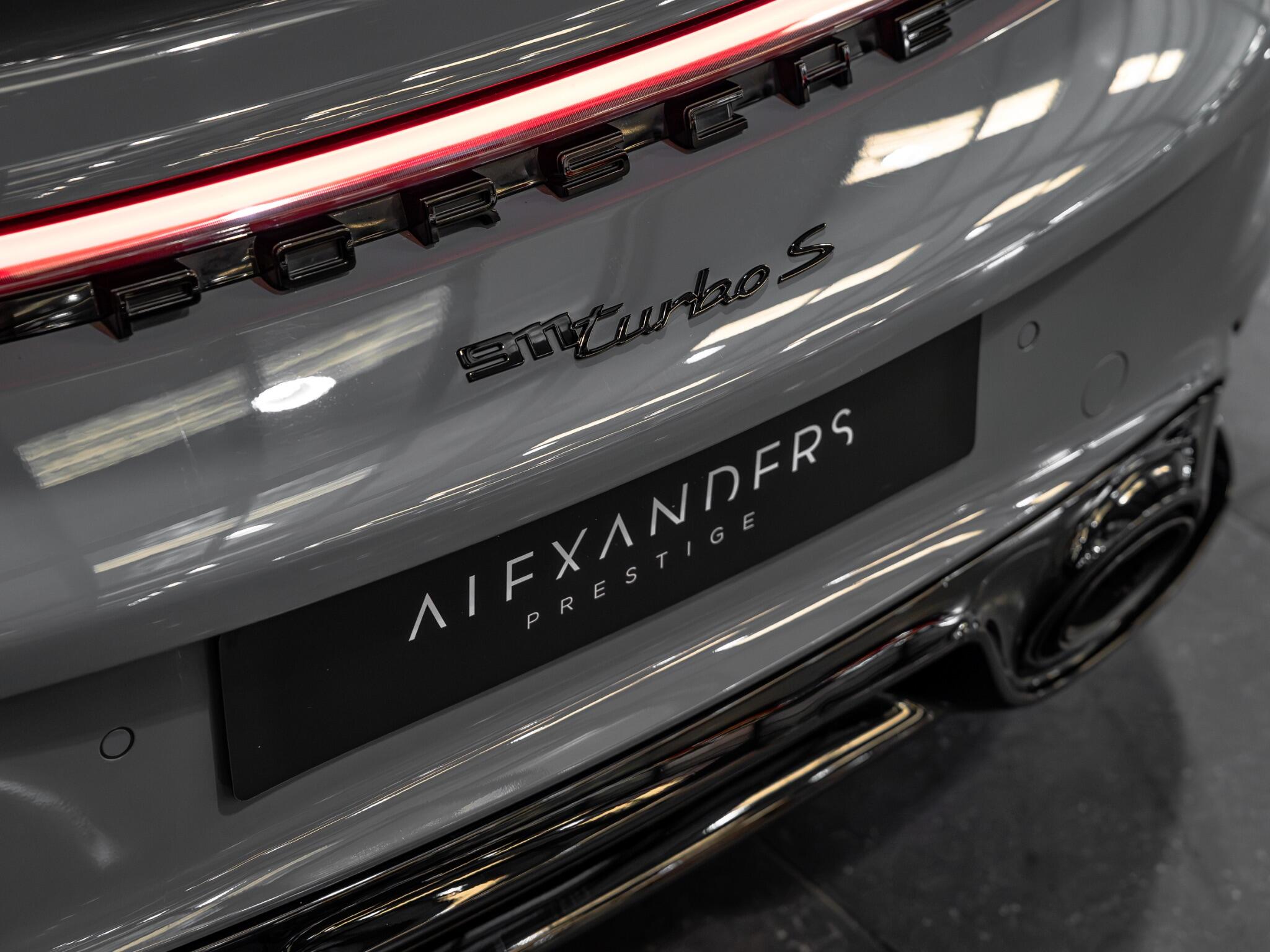 Porsche 911 view 14