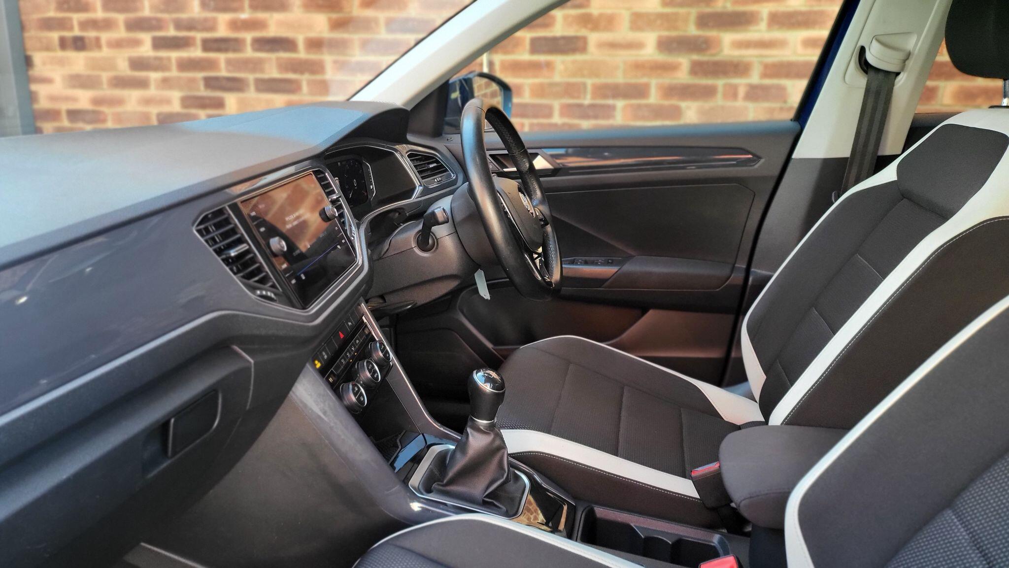 Volkswagen T-Roc view 31