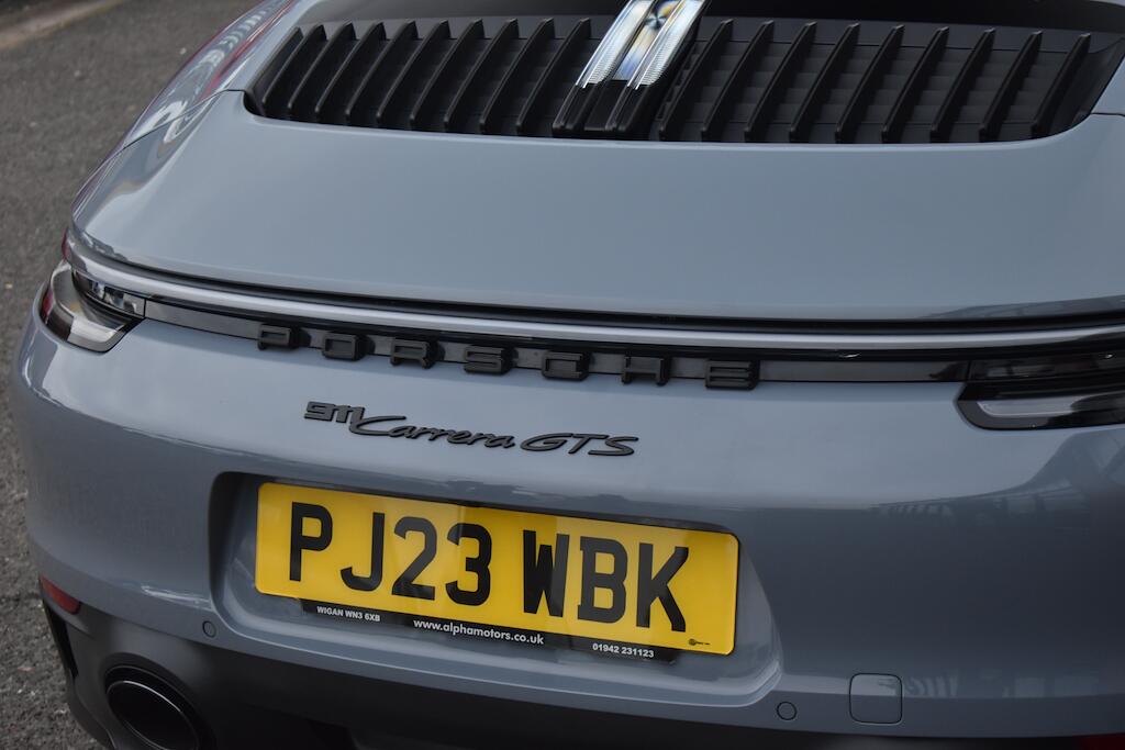 Porsche 911 view 34