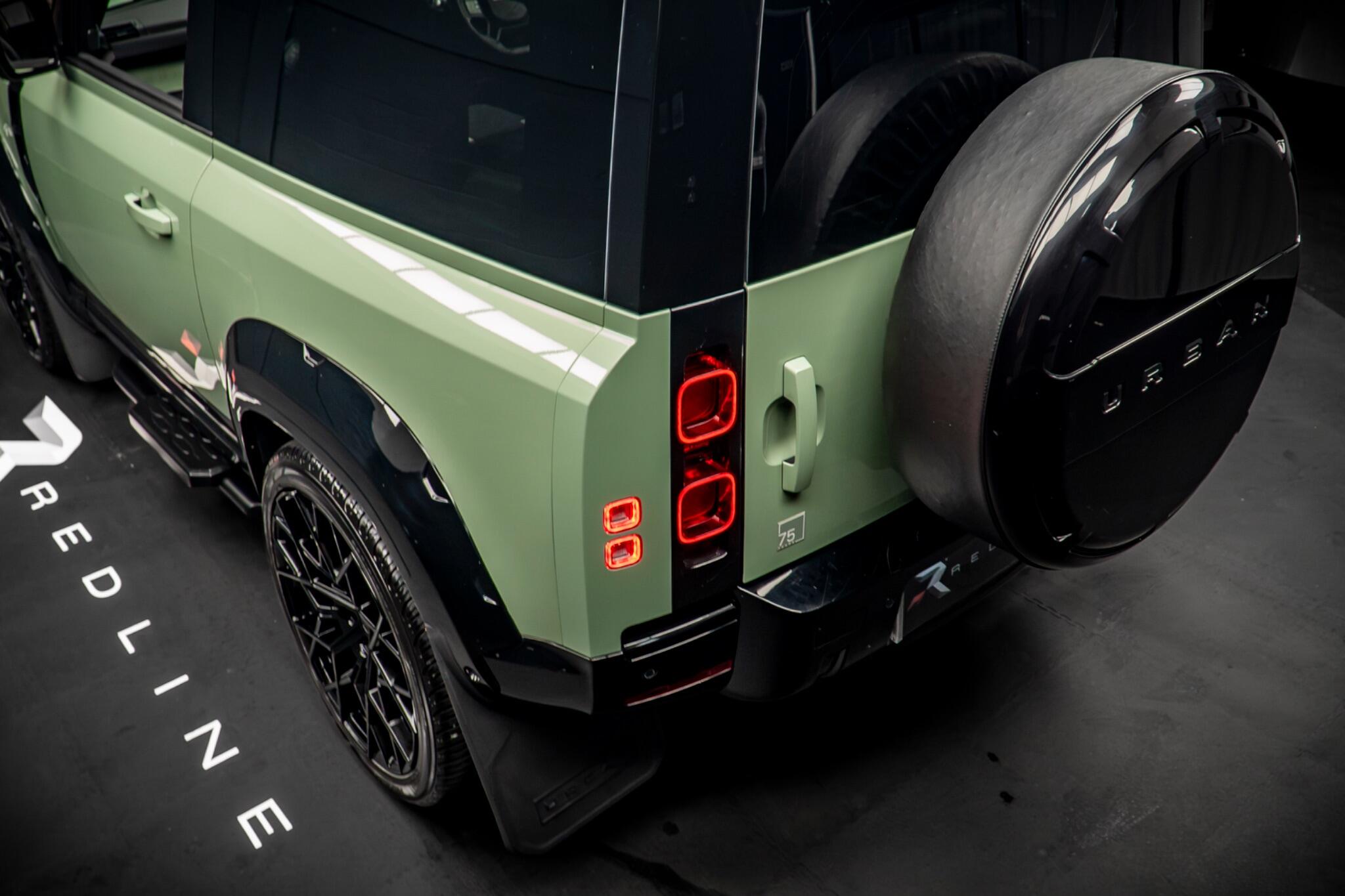 Land Rover Defender view 19