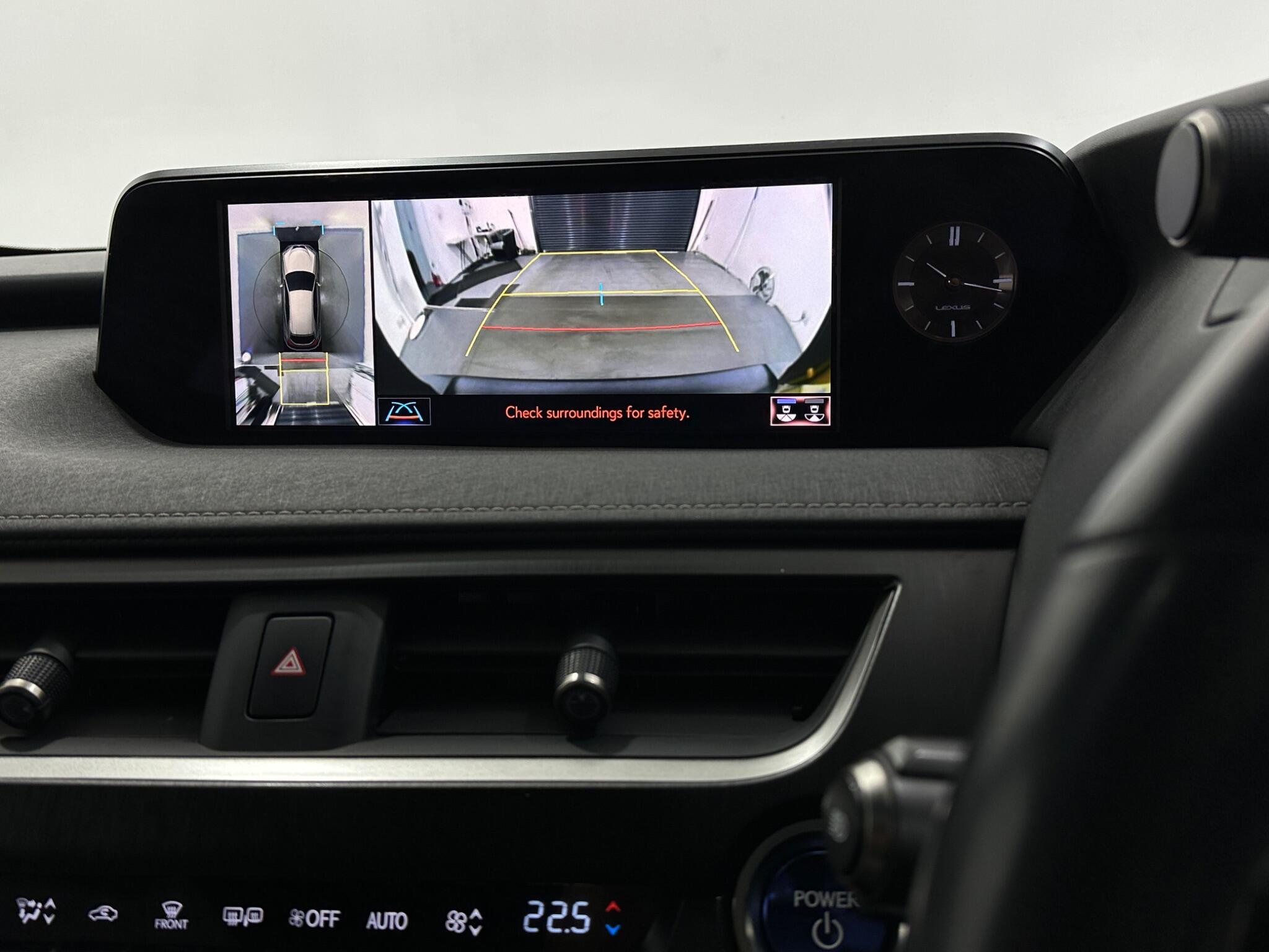 Lexus UX view 24