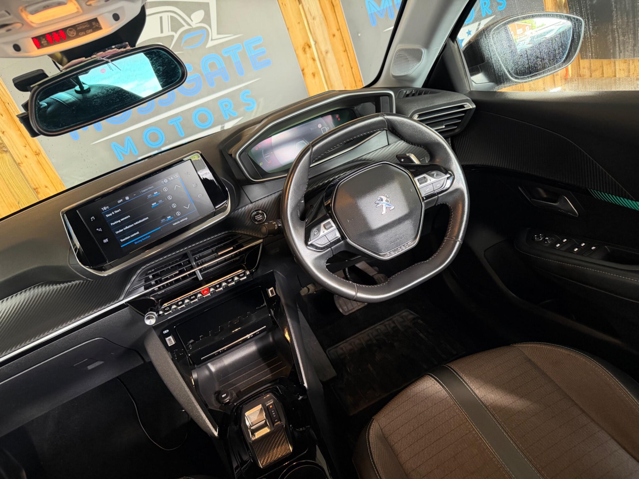Peugeot 208 view 17