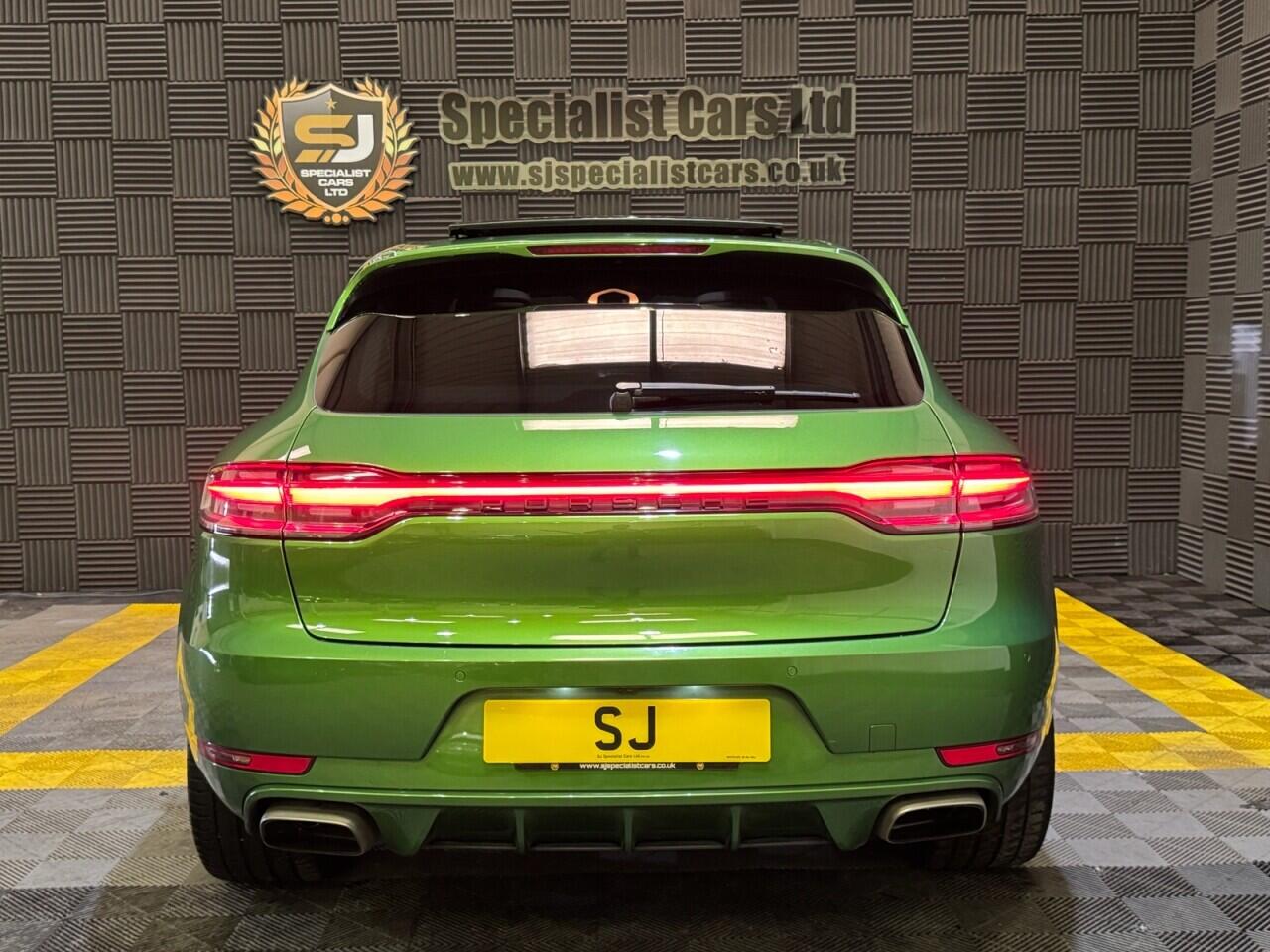 Porsche Macan view 4