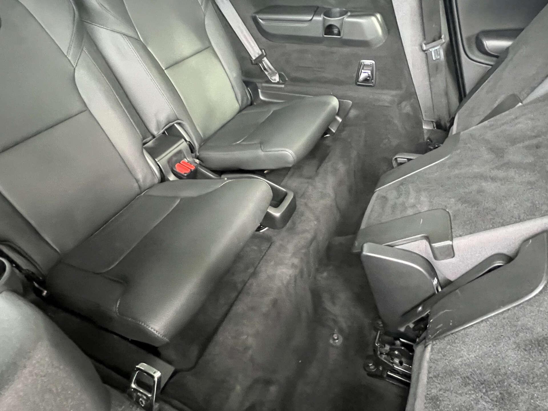 Volvo XC90 view 11