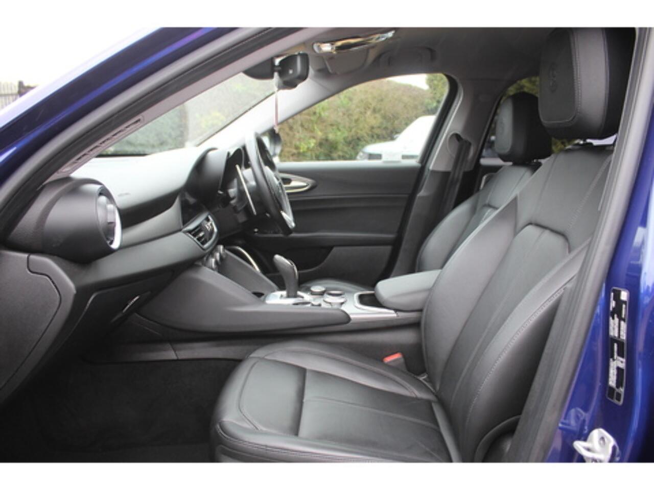 Alfa Romeo Giulia view 17