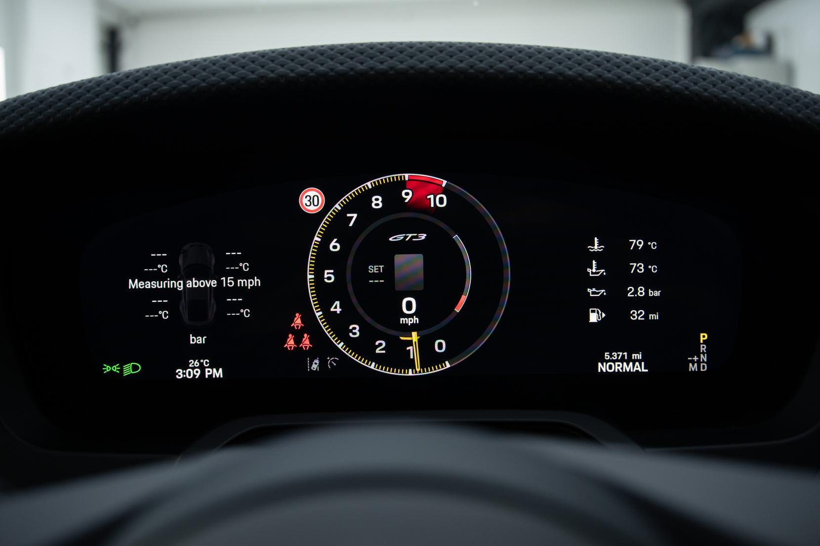 Porsche 911 view 15