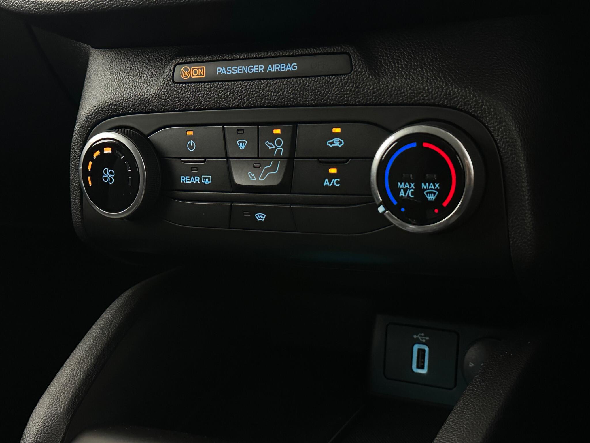 Ford Focus view 21