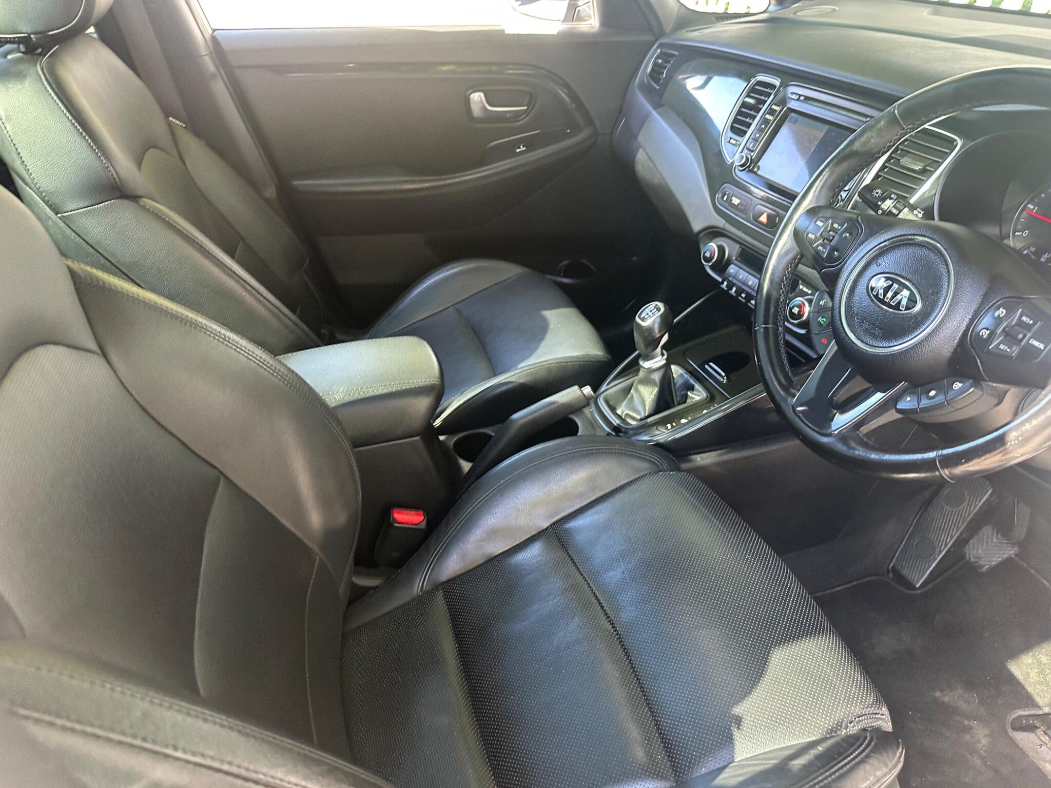 Kia Carens view 15