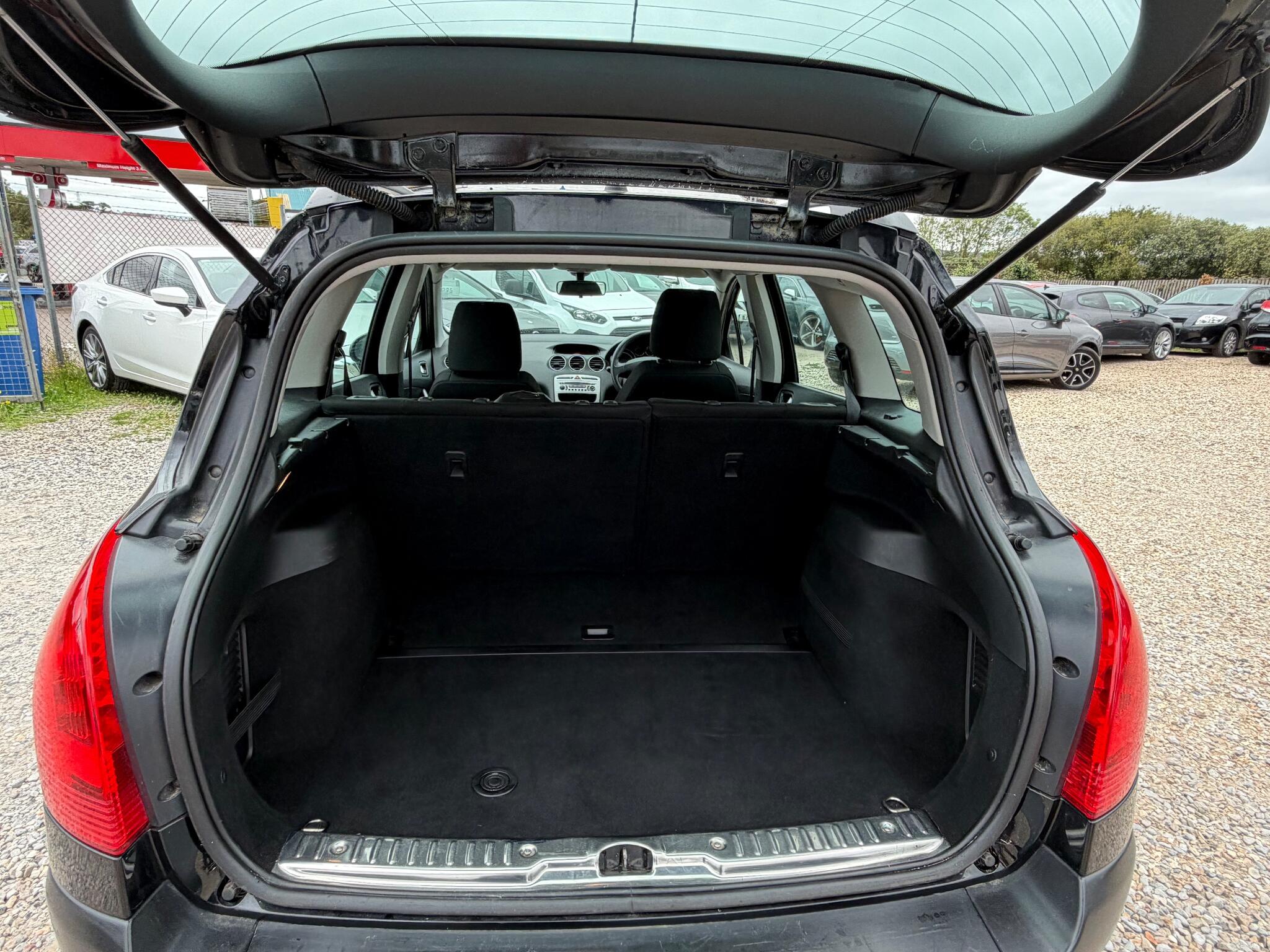 Peugeot 308 view 12