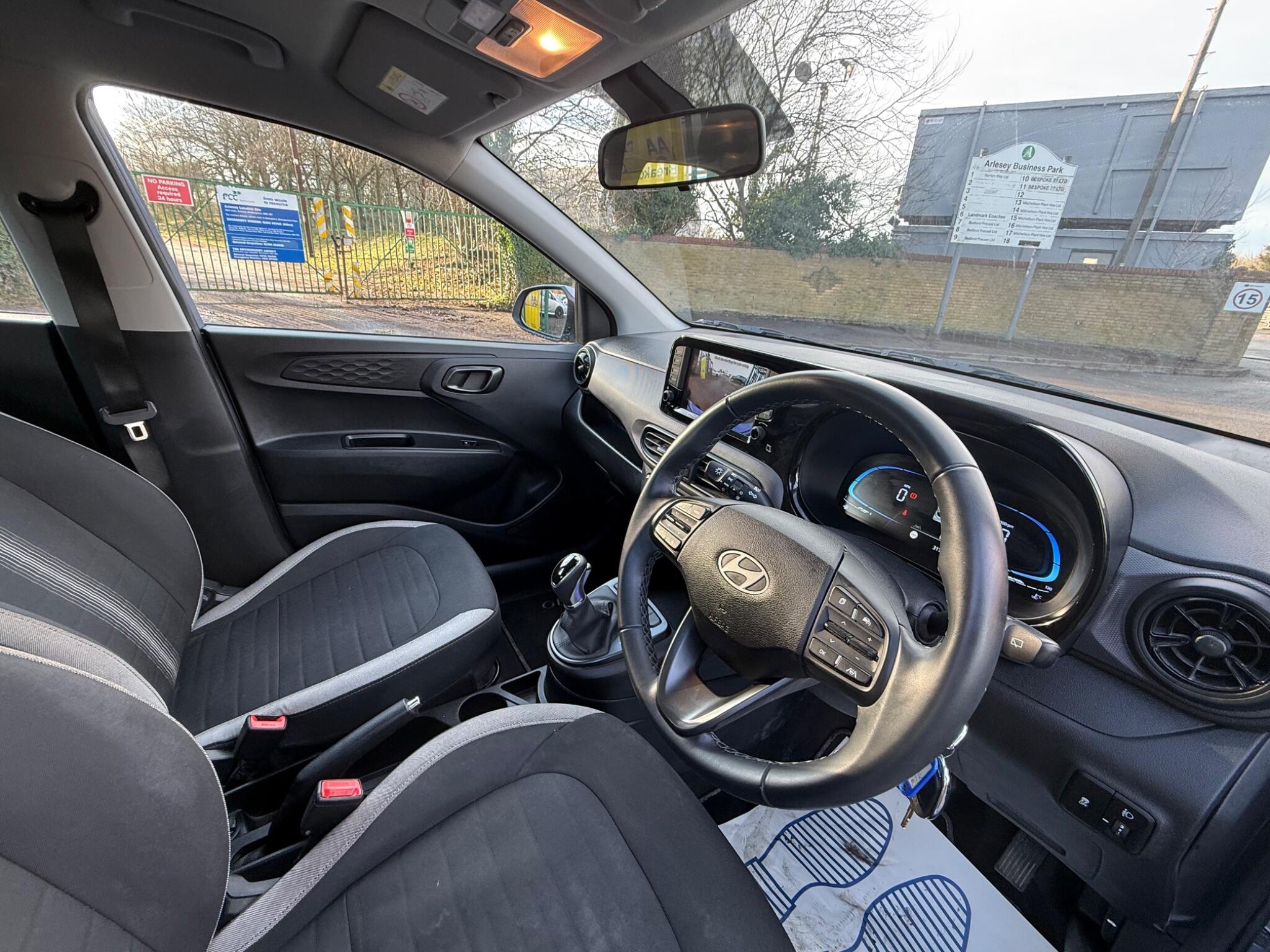 2025 Hyundai i10 1.0 Advance Auto Euro 6 (s/s) 5dr • 3,174 miles image 8