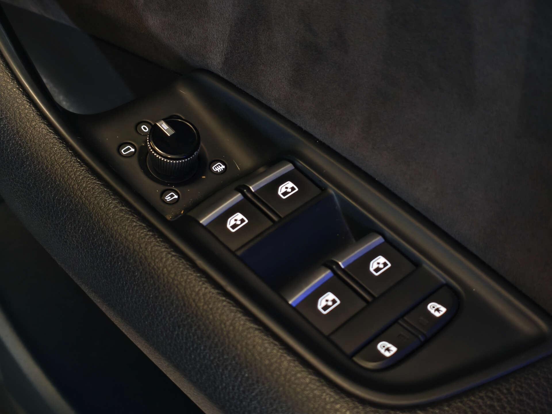 Audi Q8 view 21