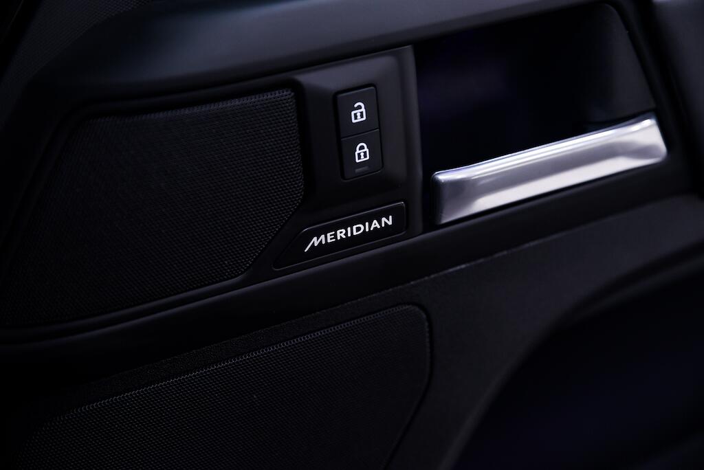 Land Rover Defender view 29