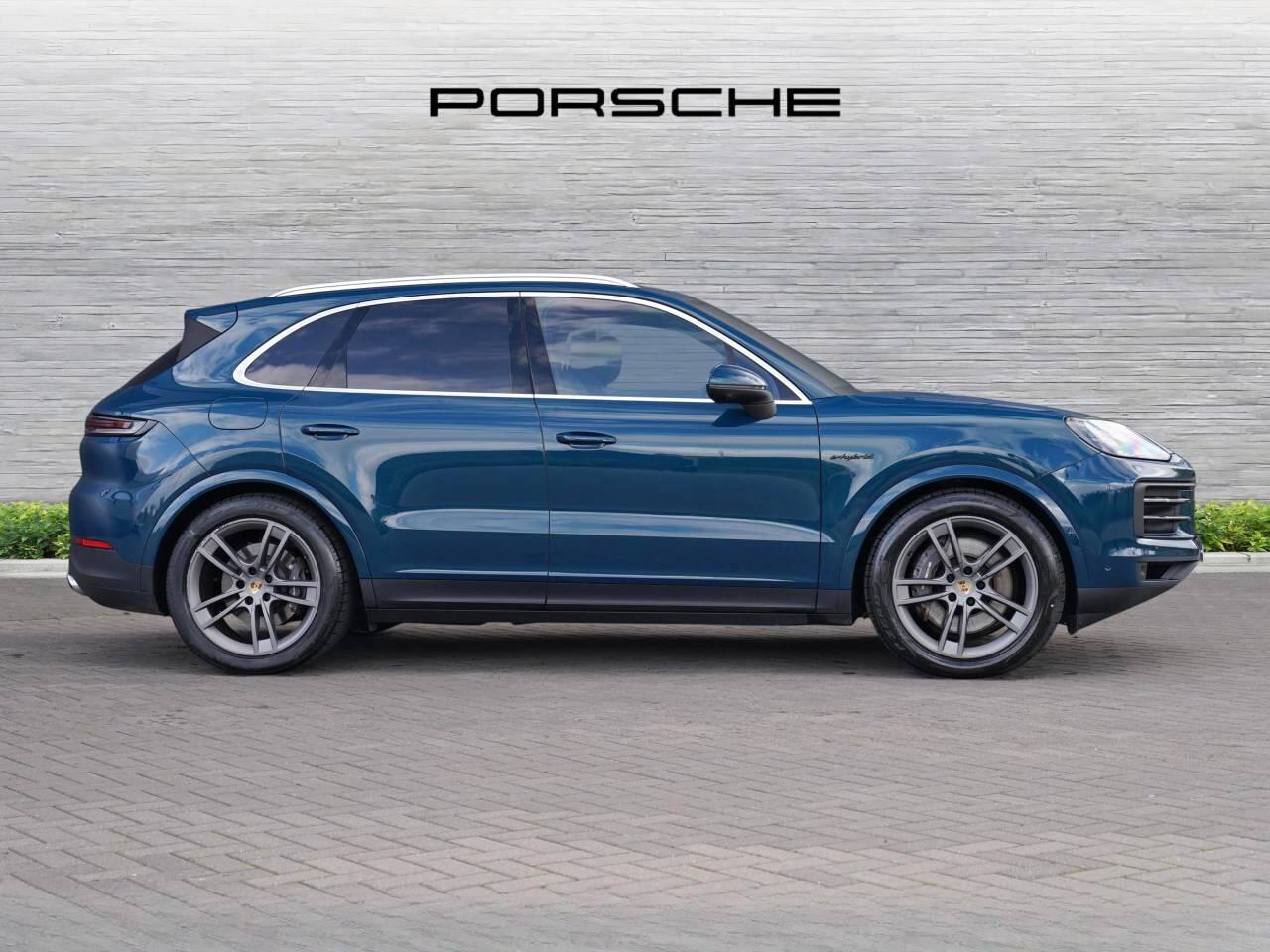 Porsche Cayenne view 3