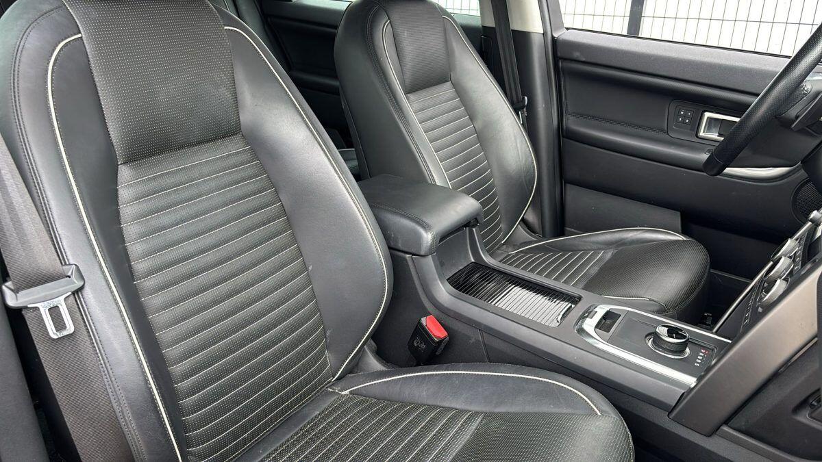 Land Rover Discovery Sport view 13