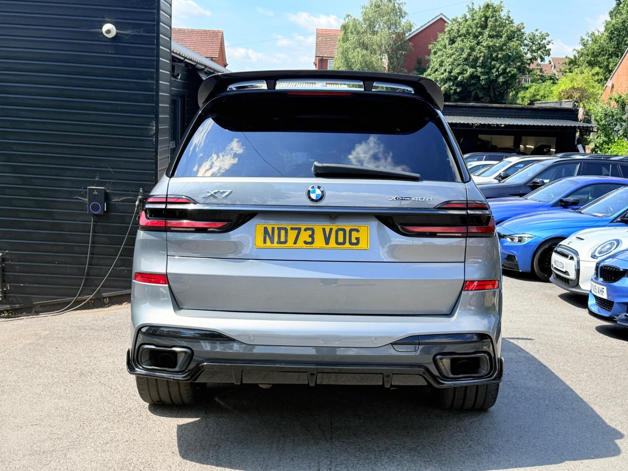 BMW X7 view 10