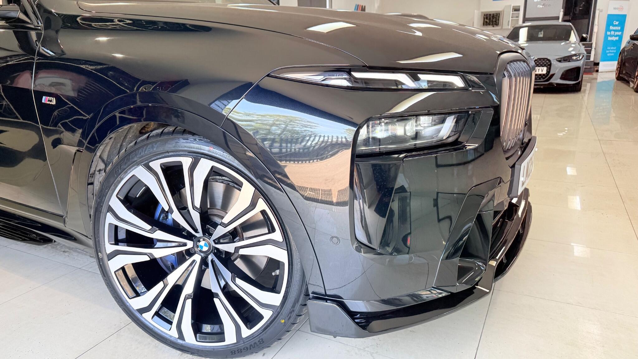 BMW X7 view 17
