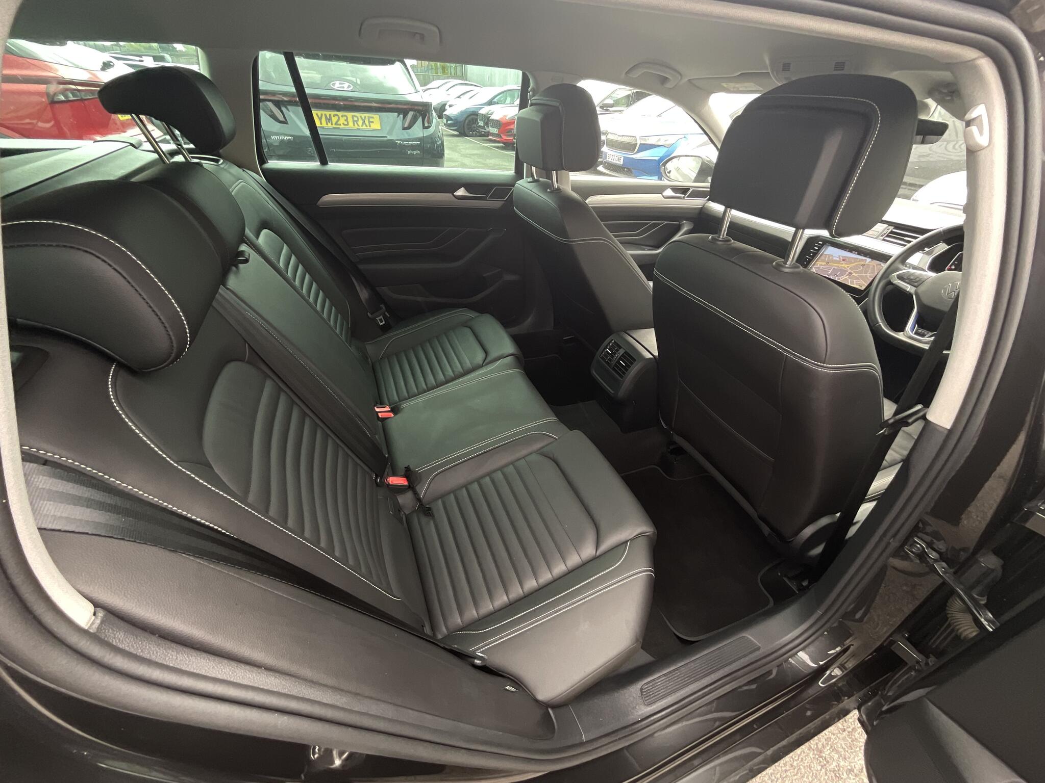 Volkswagen Passat view 34