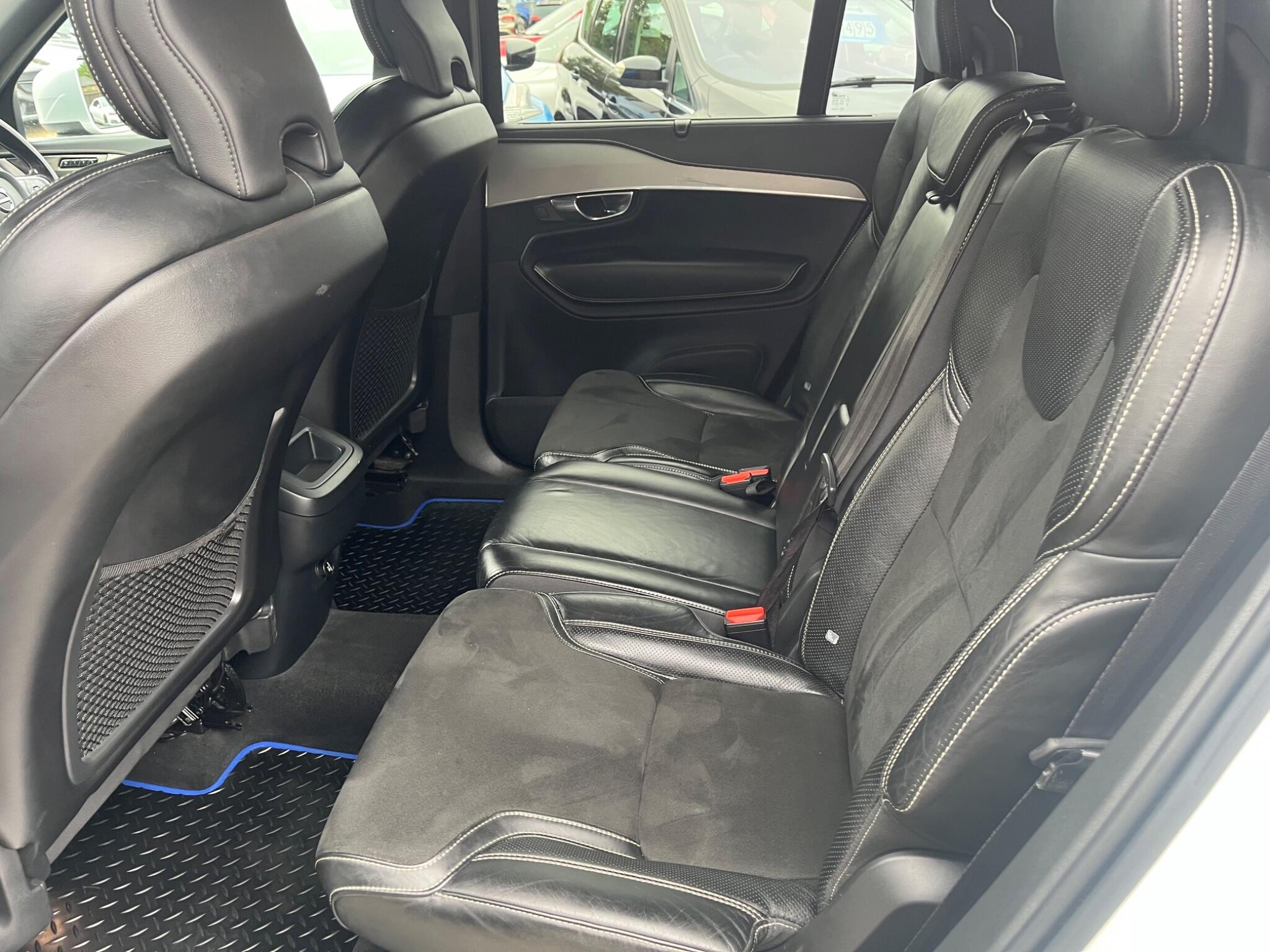 Volvo XC90 view 13
