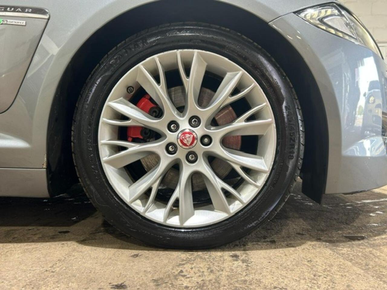 Jaguar XF view 8