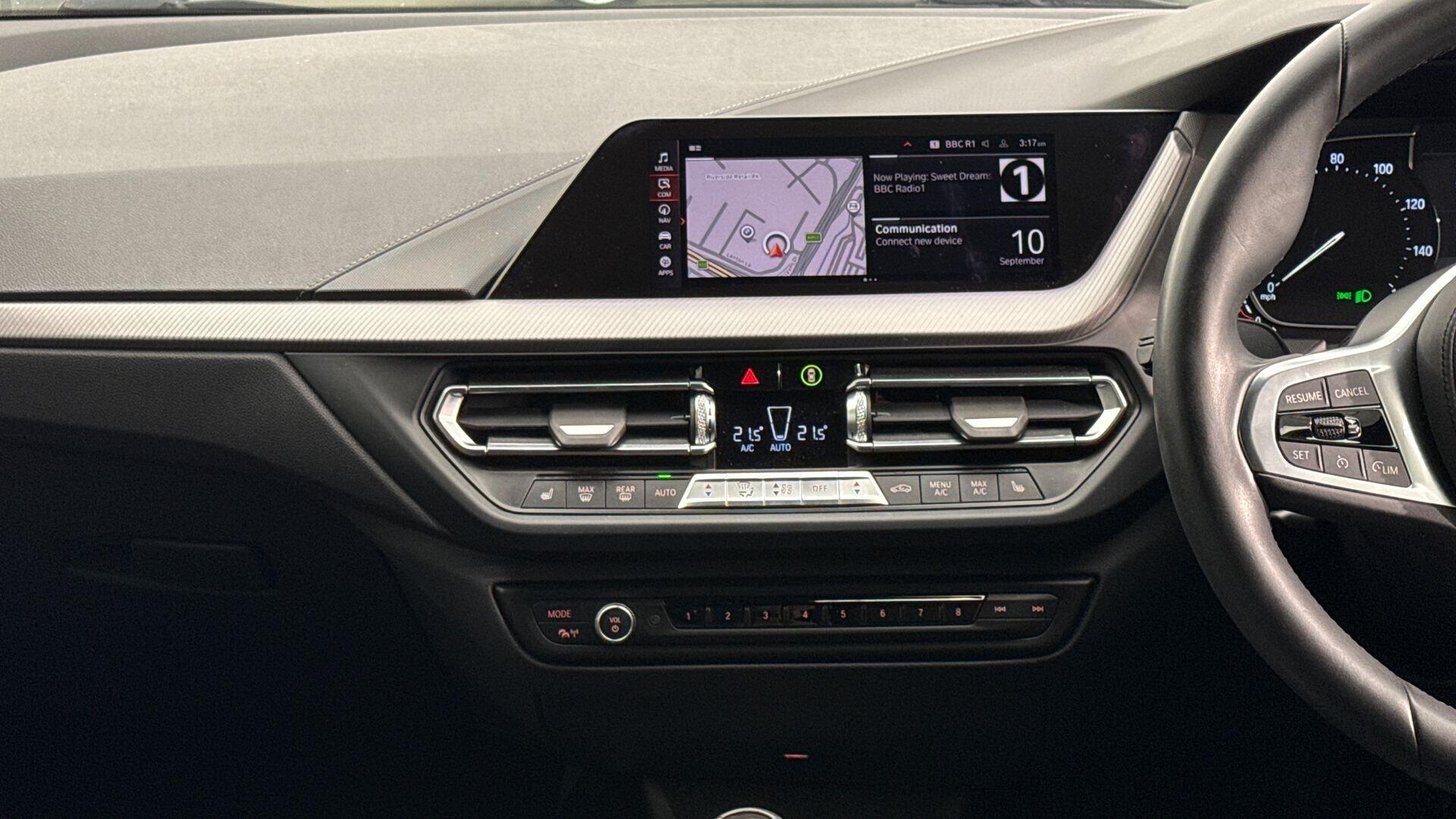 BMW 1 Series view 8