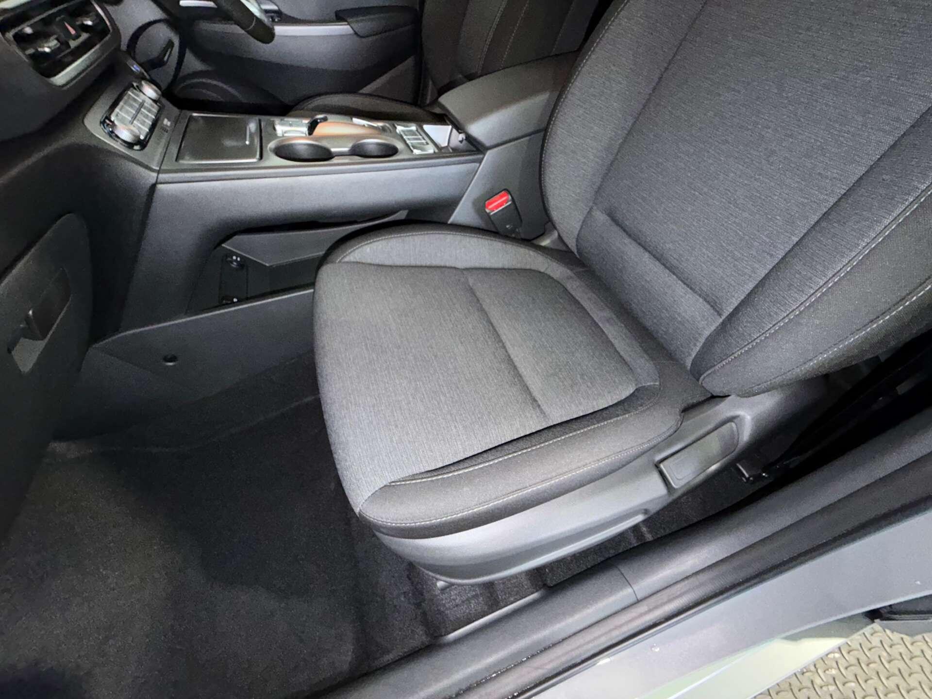 Hyundai Kona view 60