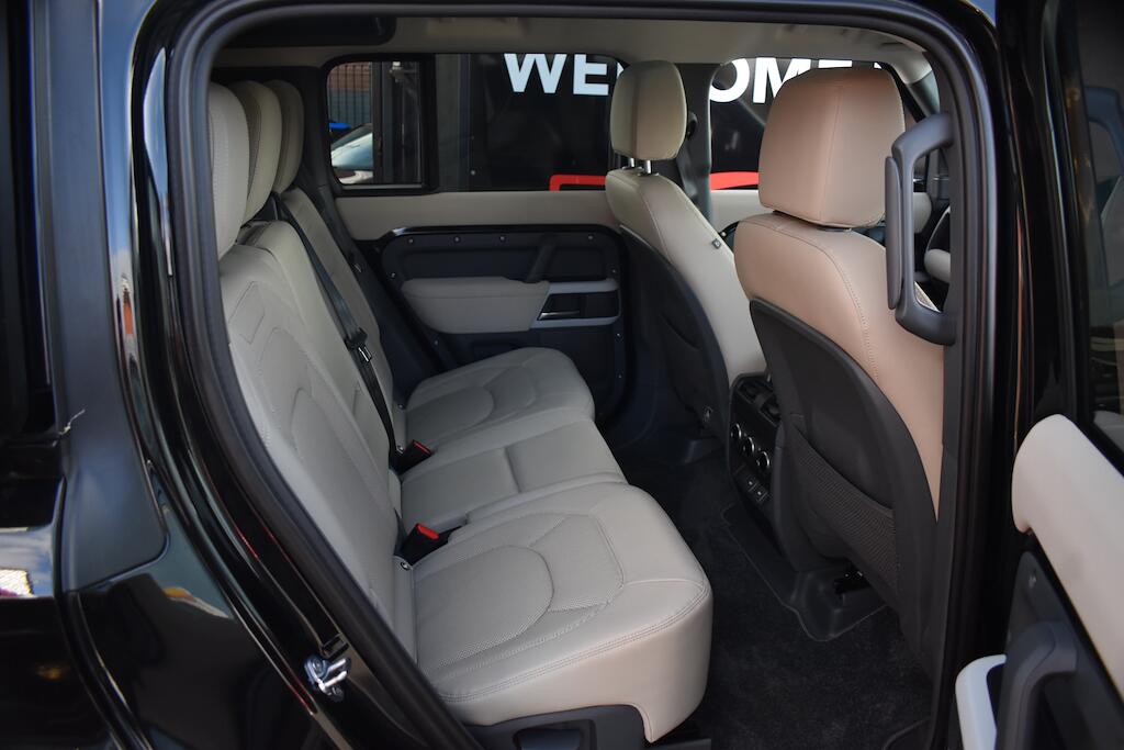Land Rover Defender view 37
