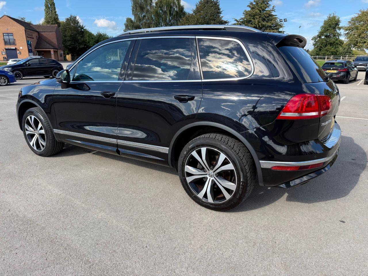 Volkswagen Touareg view 21