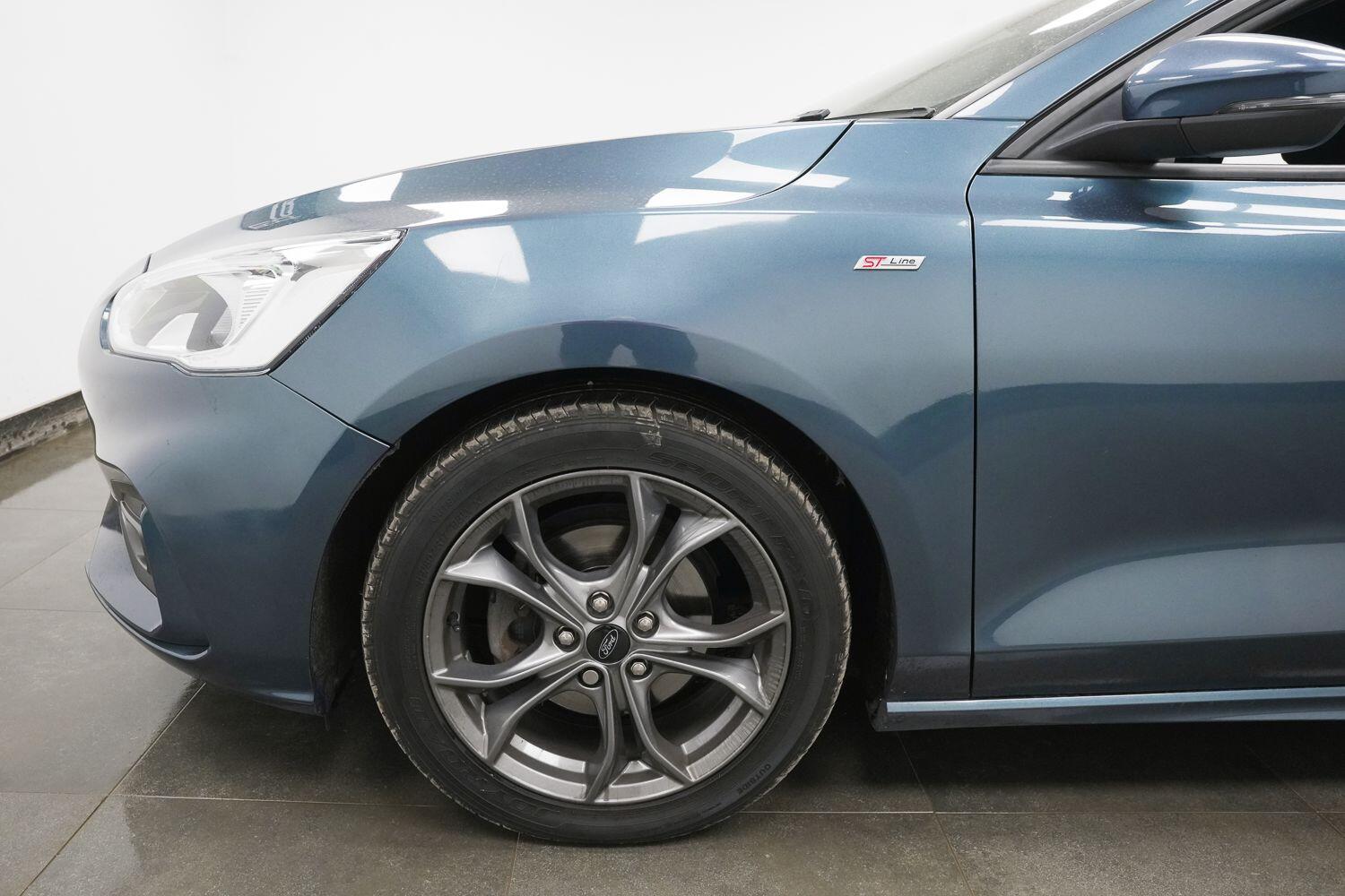 Ford Focus view 6