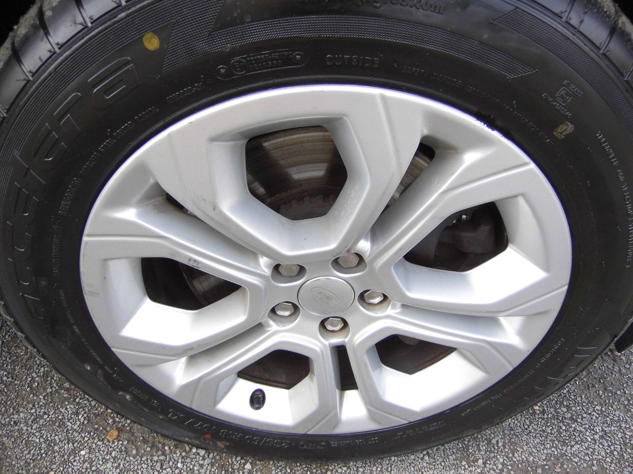 Land Rover Discovery Sport view 18