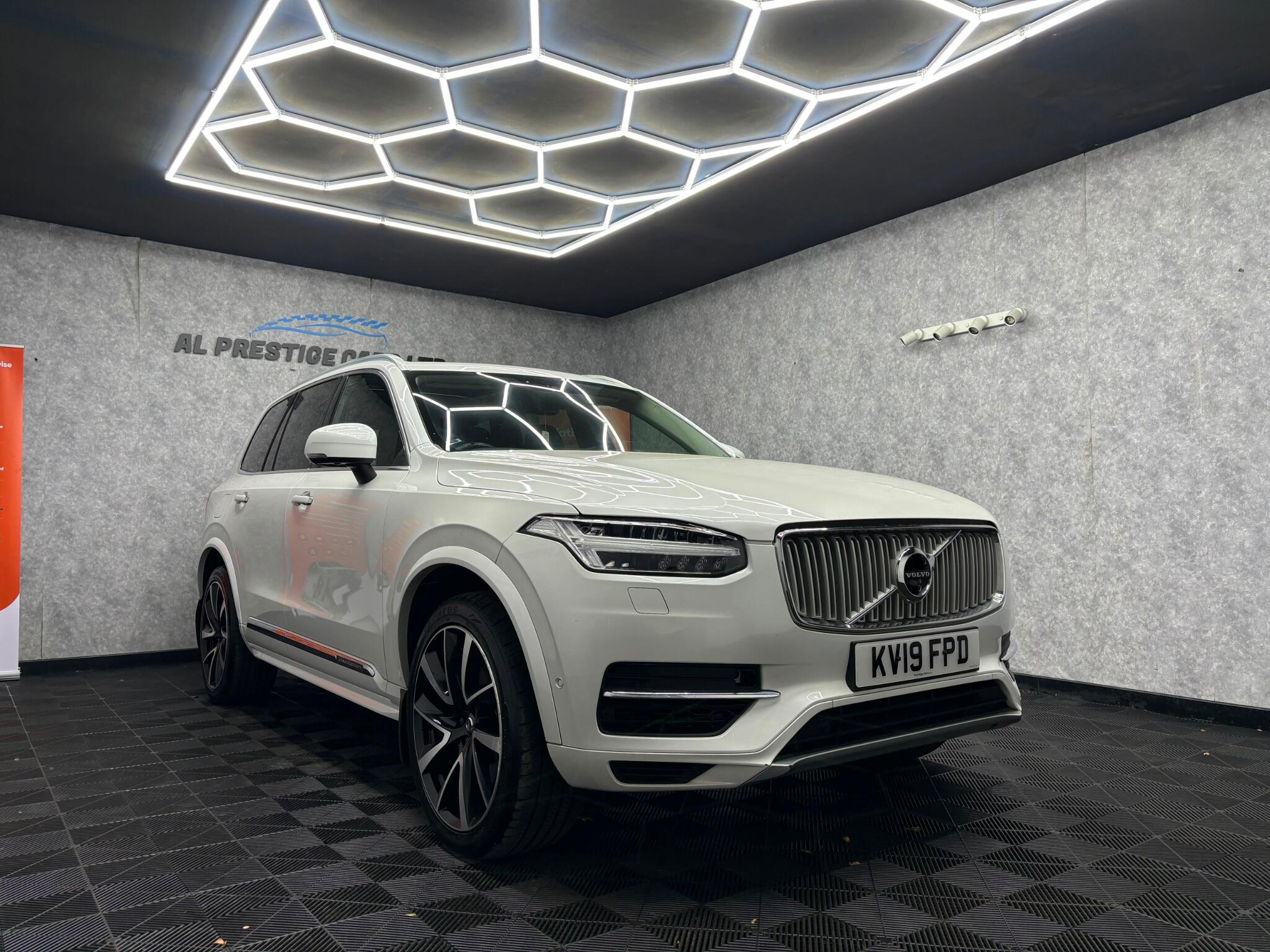 Volvo XC90 view 3