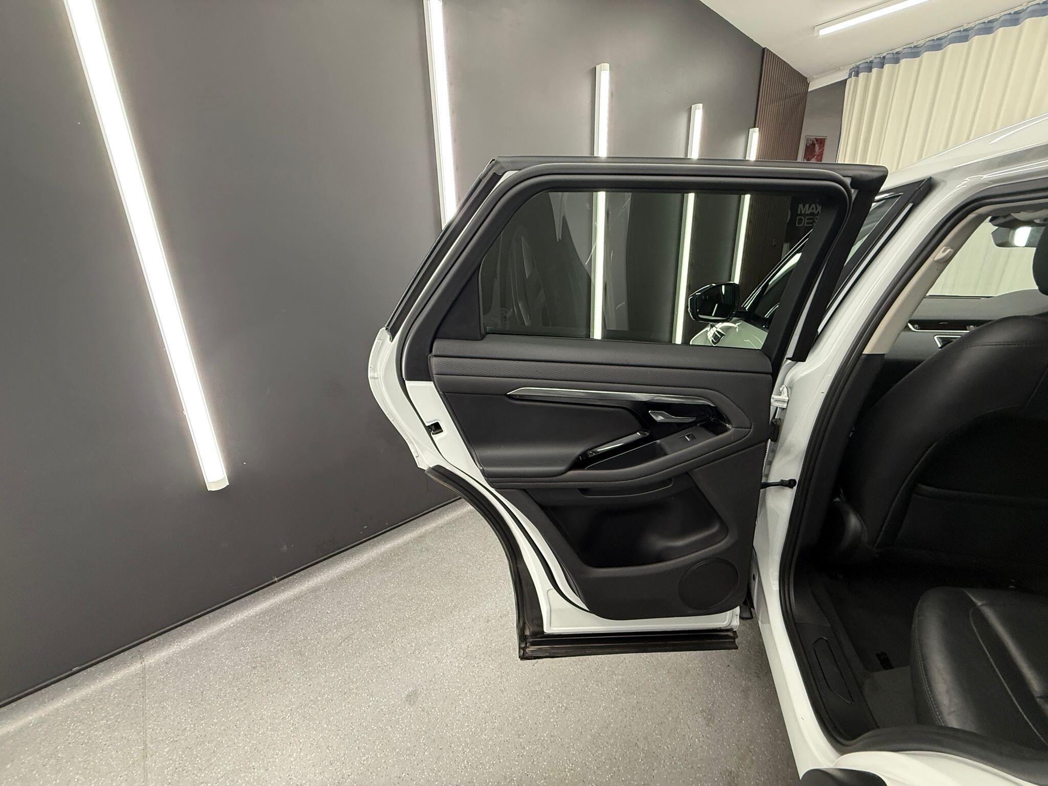 Land Rover Range Rover Evoque view 18