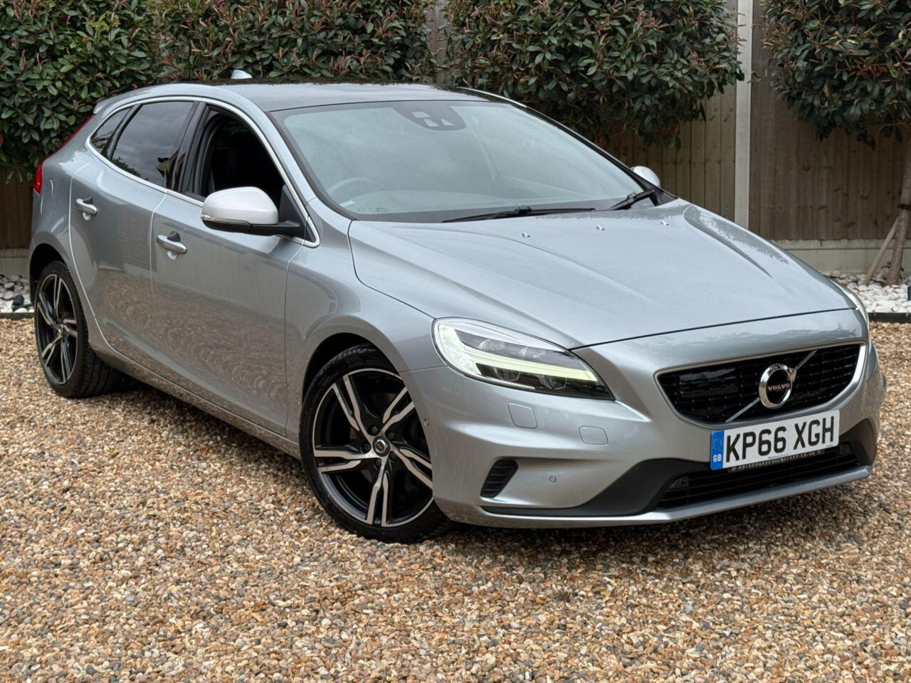 Volvo V40 view 2