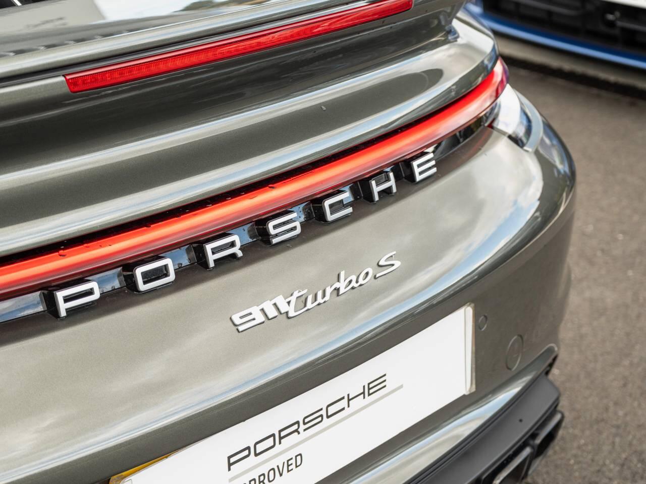 Porsche 911 view 11