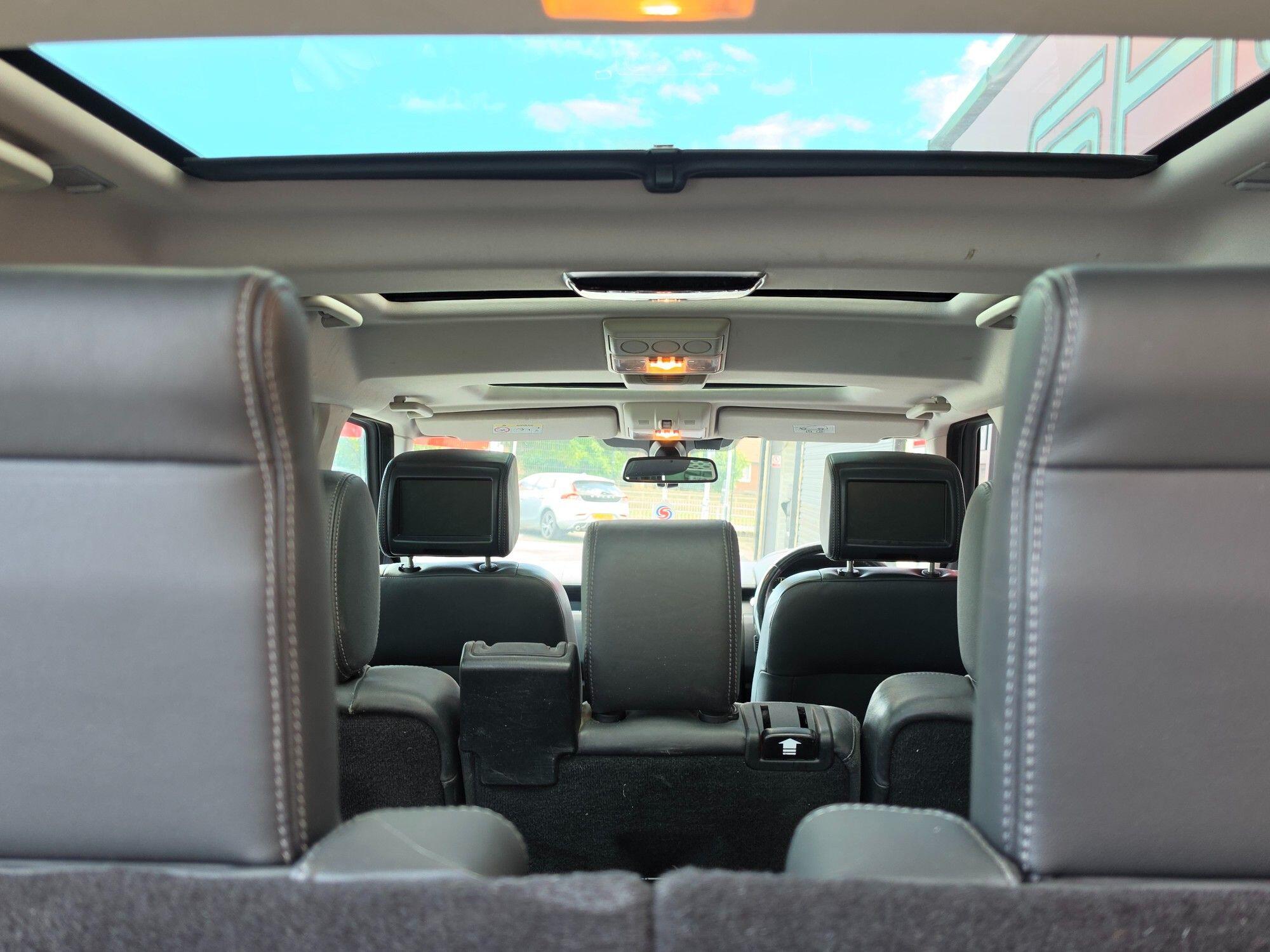 Land Rover Discovery view 15