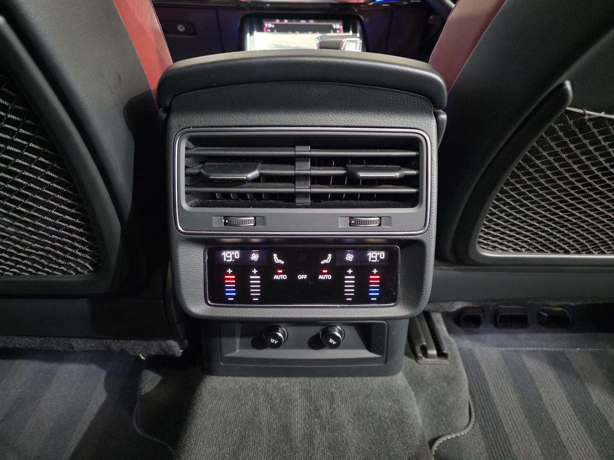 Audi SQ8 view 32