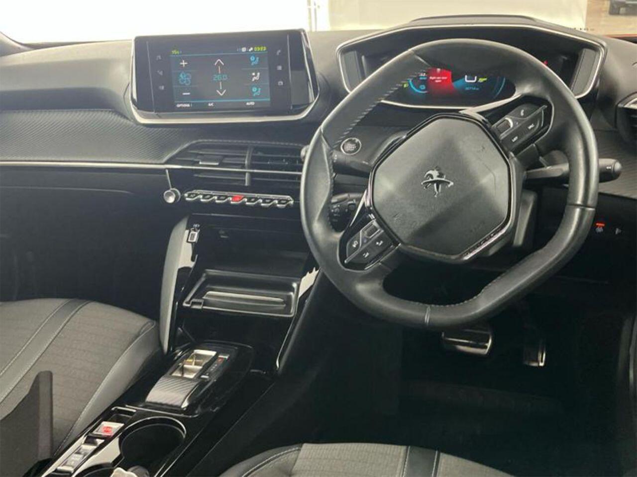 Peugeot e-2008 view 3