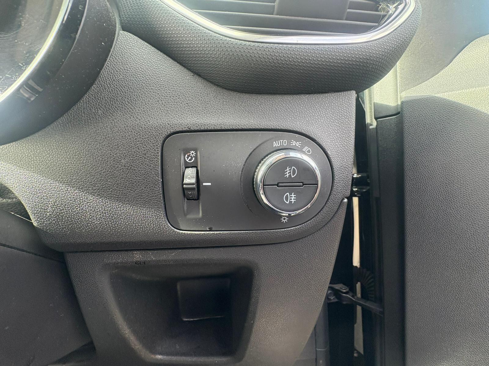 Vauxhall Crossland view 25