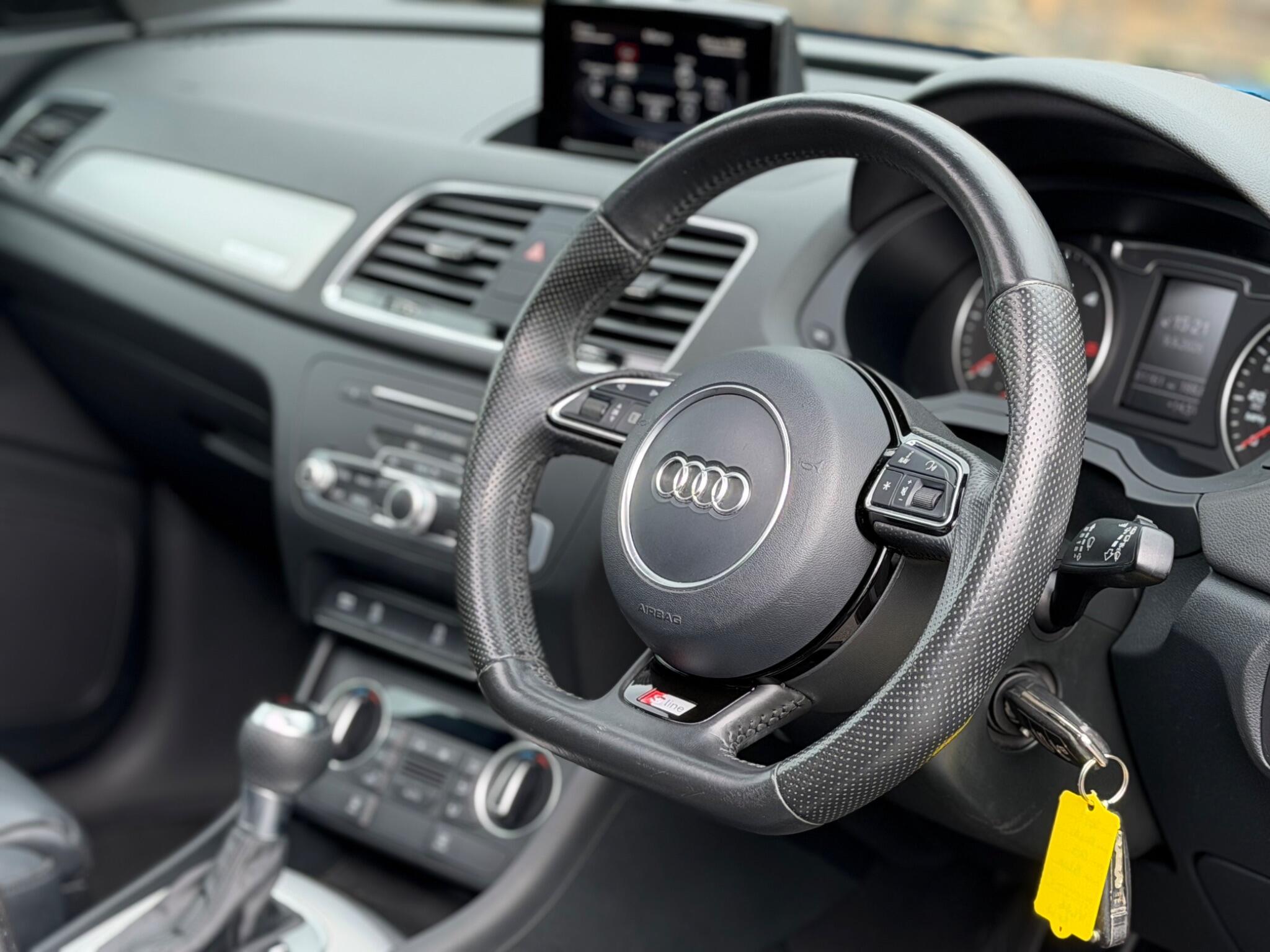 Audi Q3 view 14