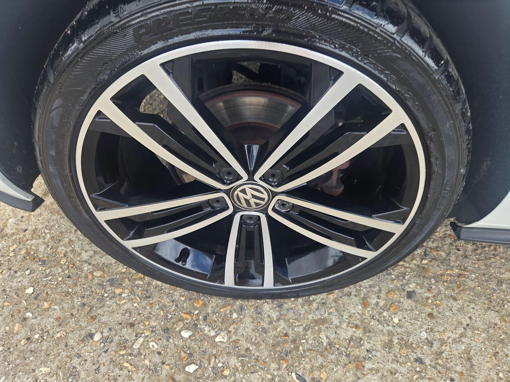 Volkswagen Golf view 21
