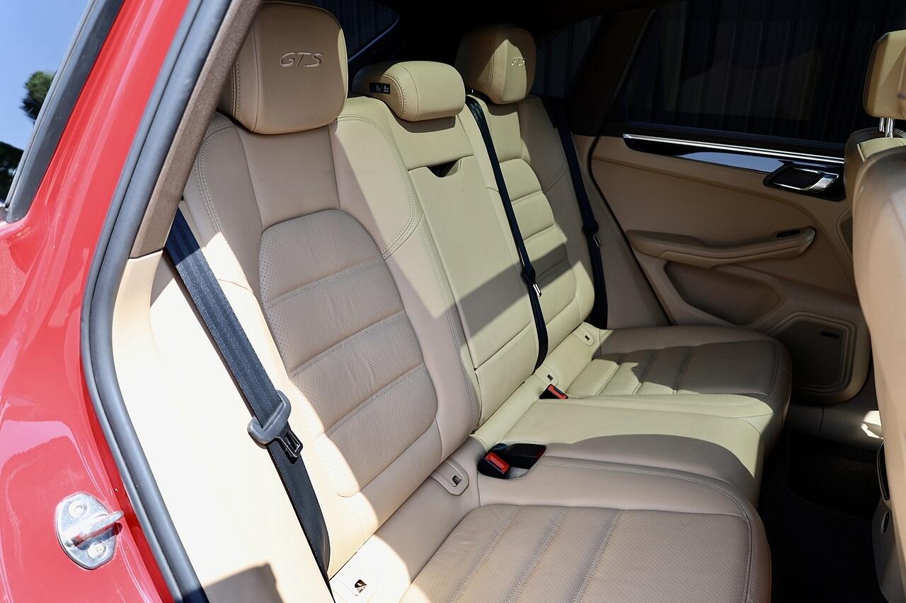 Porsche Macan view 31