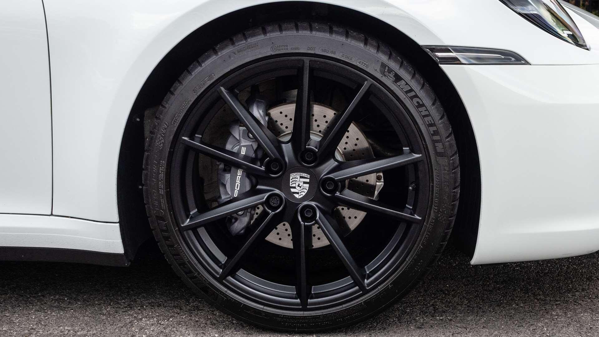Porsche 911 view 10