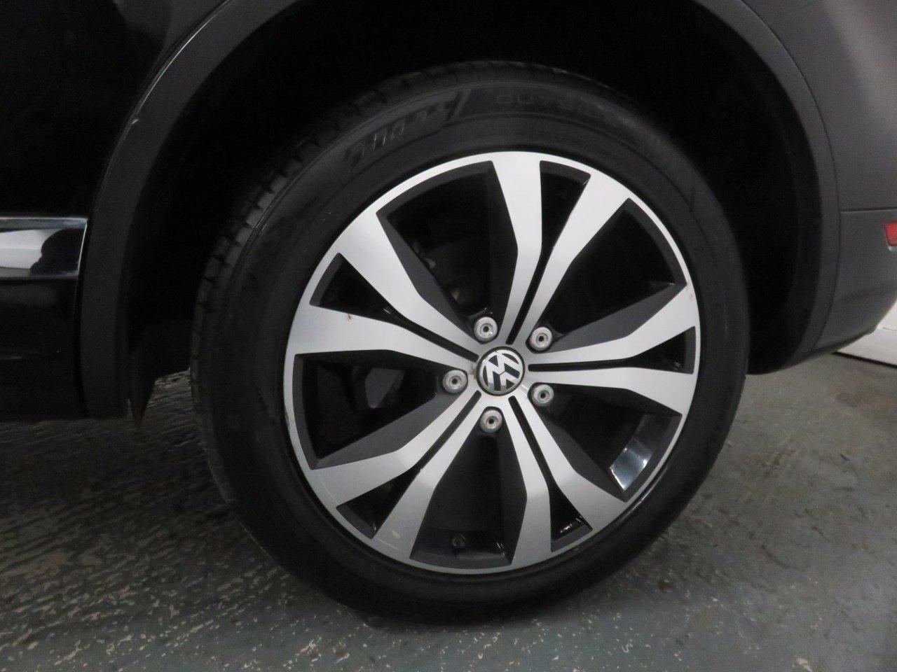 Volkswagen Touareg view 63