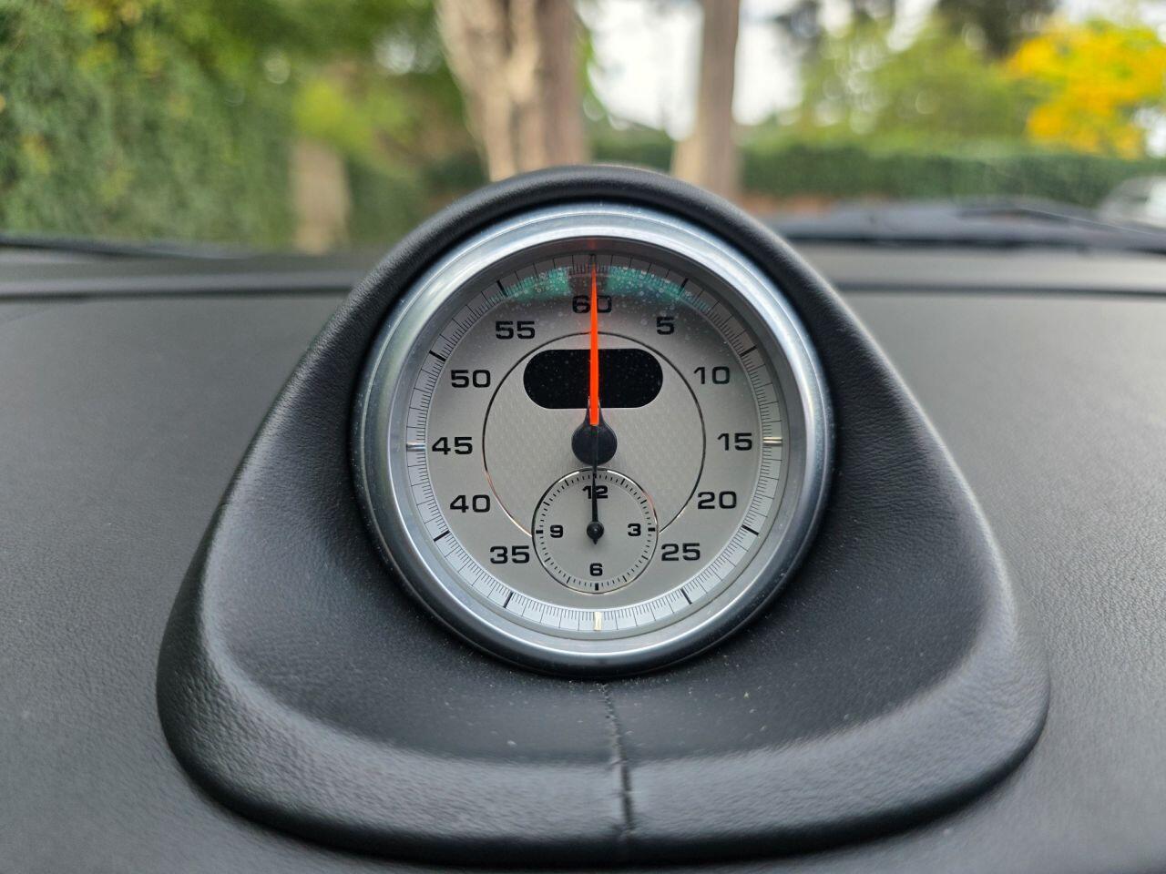 Porsche 911 view 12