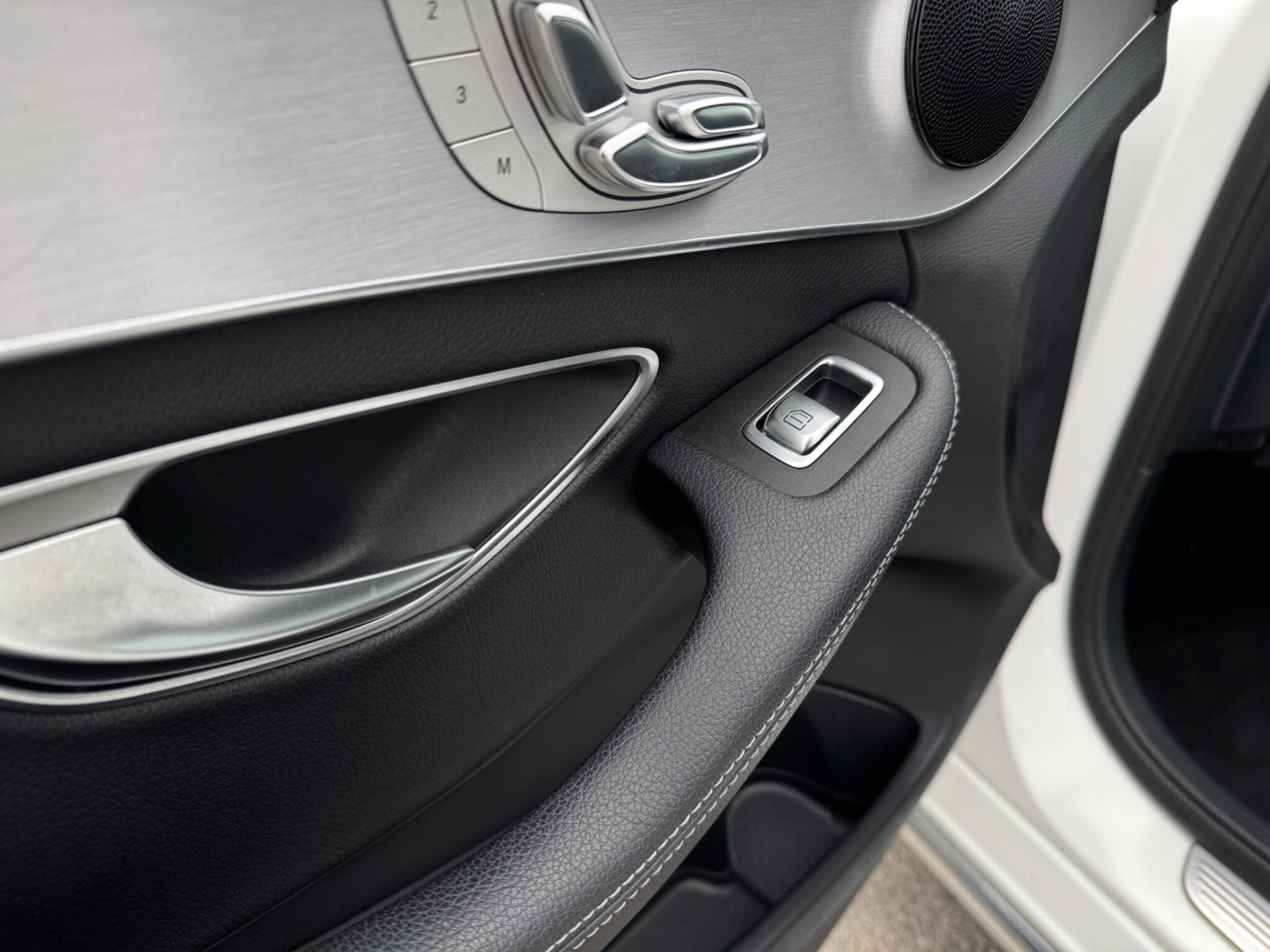 Mercedes-Benz C-Class view 73