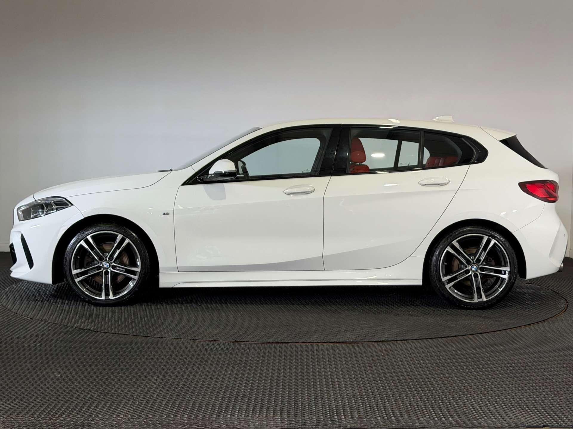BMW 1 Series view 4