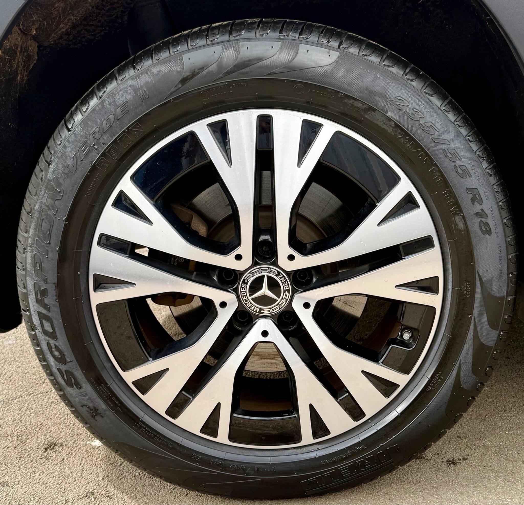 Mercedes-Benz GLB view 21