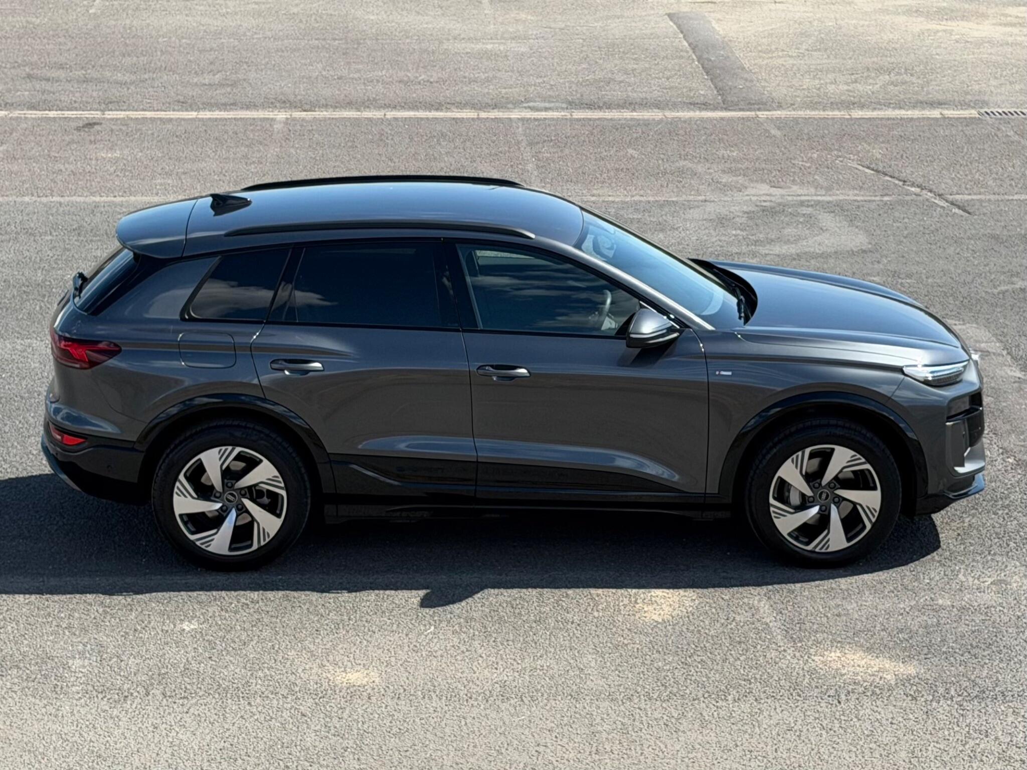 Audi E-Tron view 51