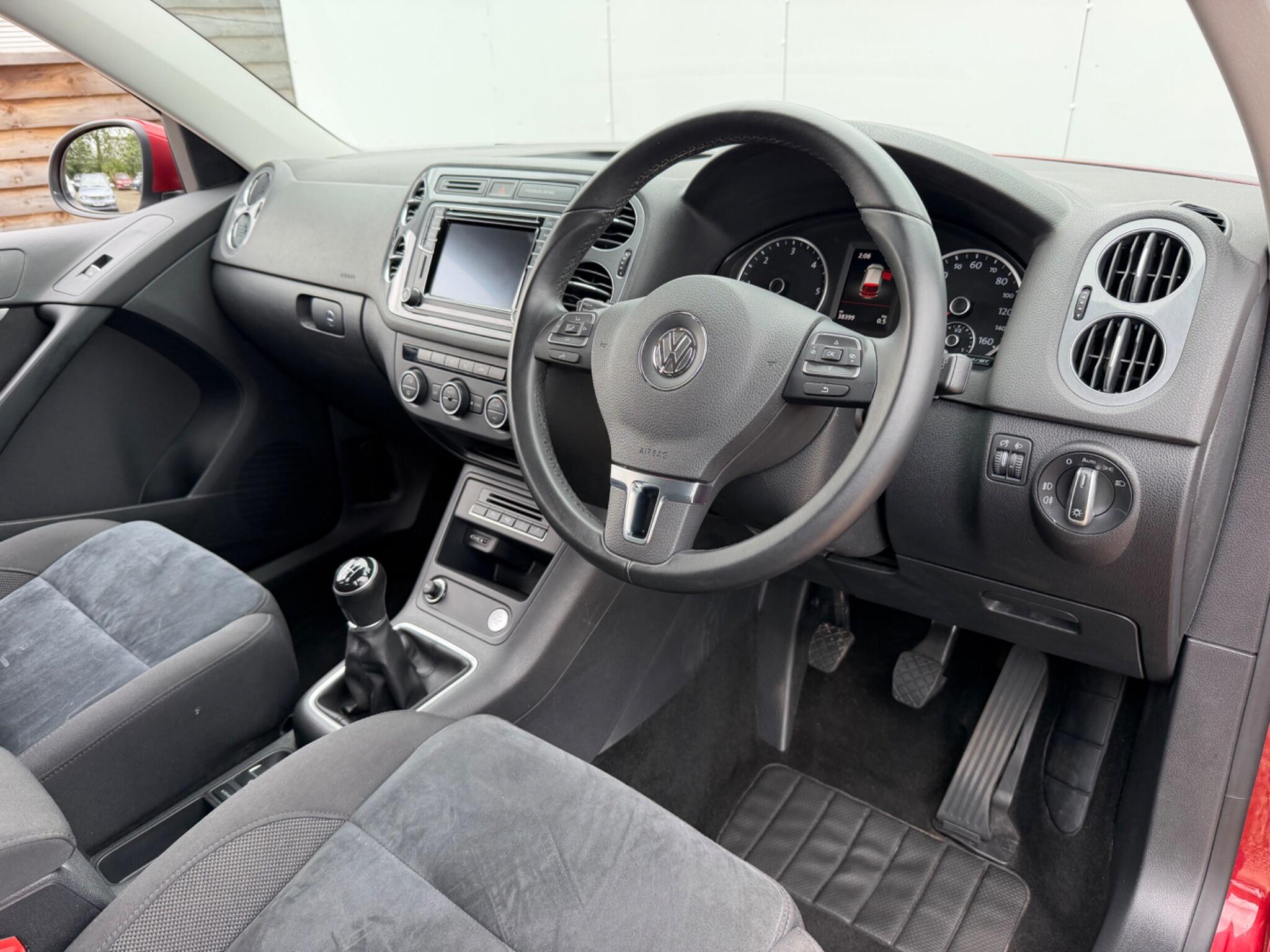 Volkswagen Tiguan view 11