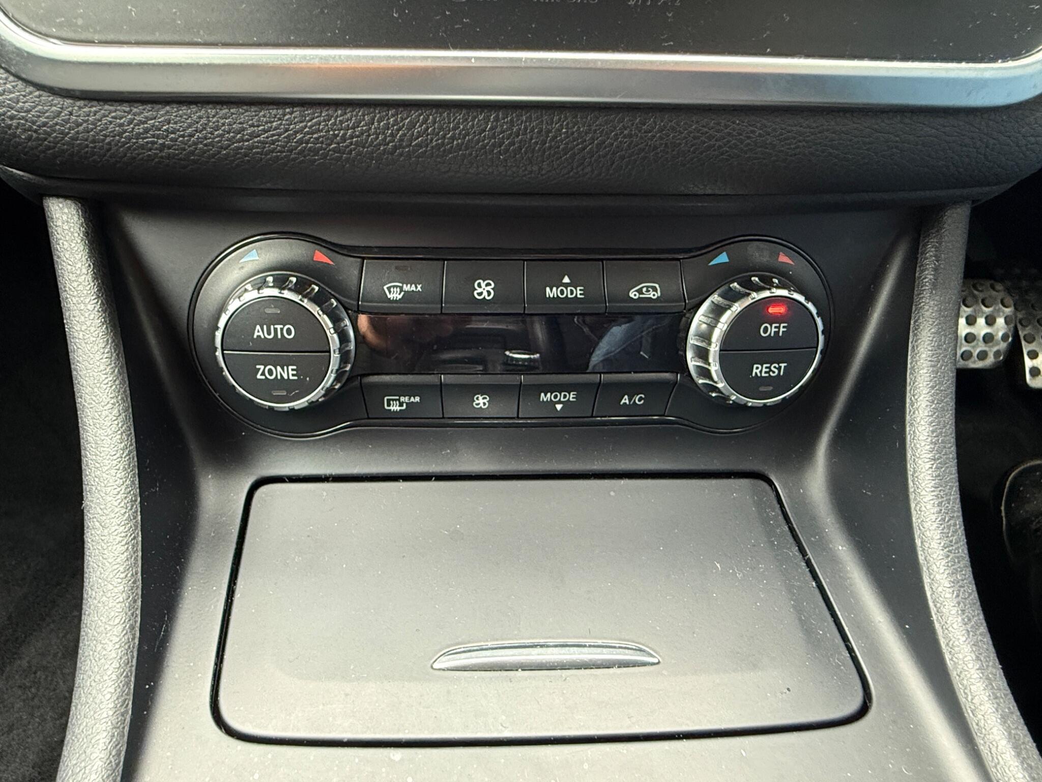 2015 Mercedes-Benz CLA image 28