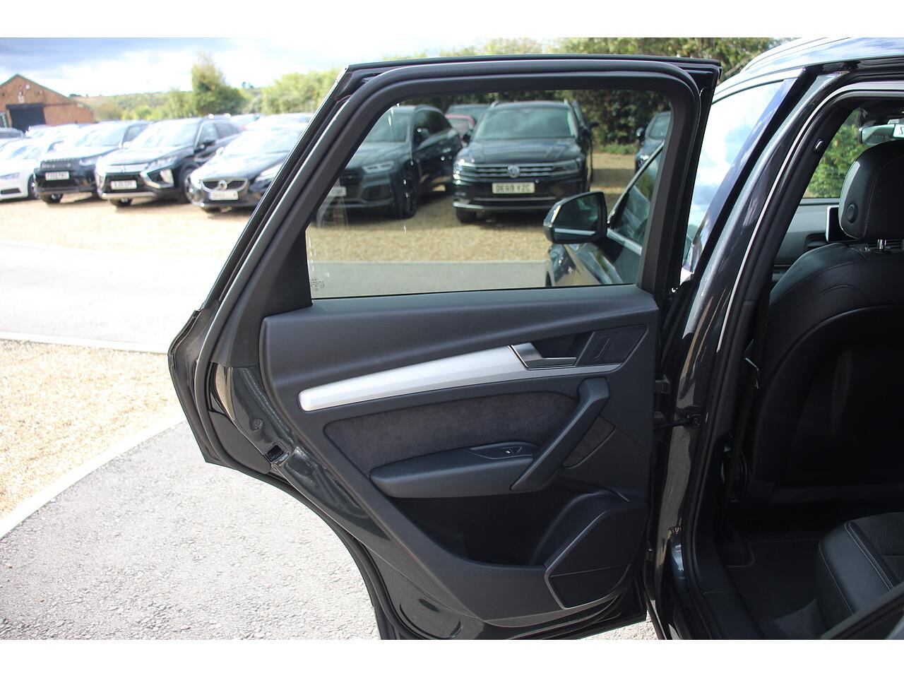 Audi Q5 view 40